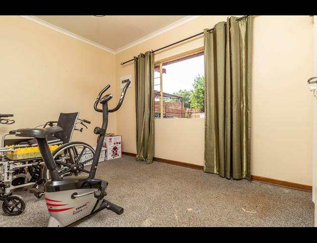 4 BEDROOM FREEHOLD FOR SALE IN BRANDVLEI AH